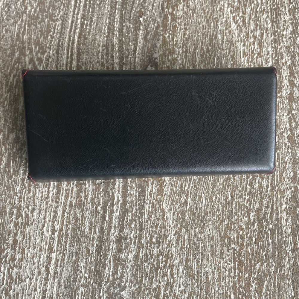 ❤️Valentino Black Eye-case❤️ - Picture 2 of 7